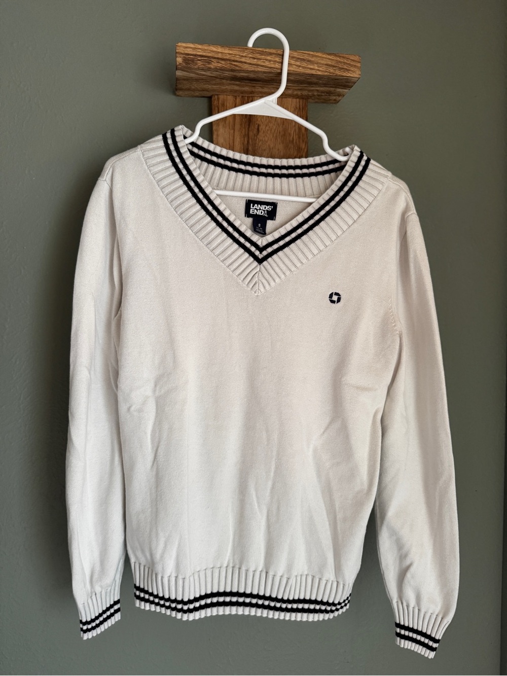 Chase Bank - Lands' End Unisex Cream V-Neck Sweater with Navy Trim